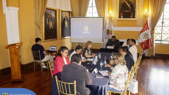 Se realizó la Sesión Extraordinaria del Concejo Municipal, continuando con nuestro compromiso de trabajar juntos por el desarrollo de Jesús María.
Mira la transmisión completa aquí 👉 bit.ly/42kM8XK.