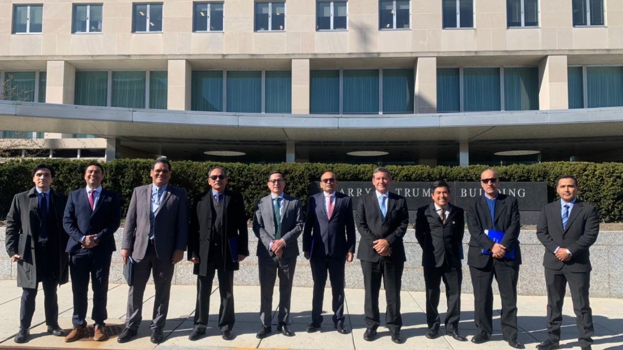 Embajador del Perú en EE. UU. recibe a delegación peruana participante en programa espacial del Departamento de Estado