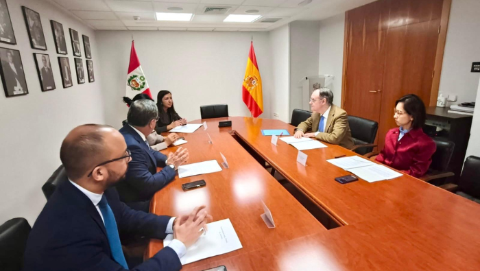 Promueven acceso a la educación formal de peruanos residentes en España