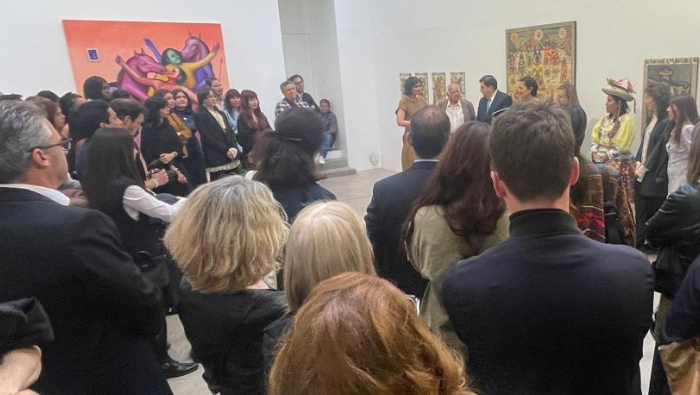 En París inauguran exposición “Cuentos para no dormir” de artistas peruanas
