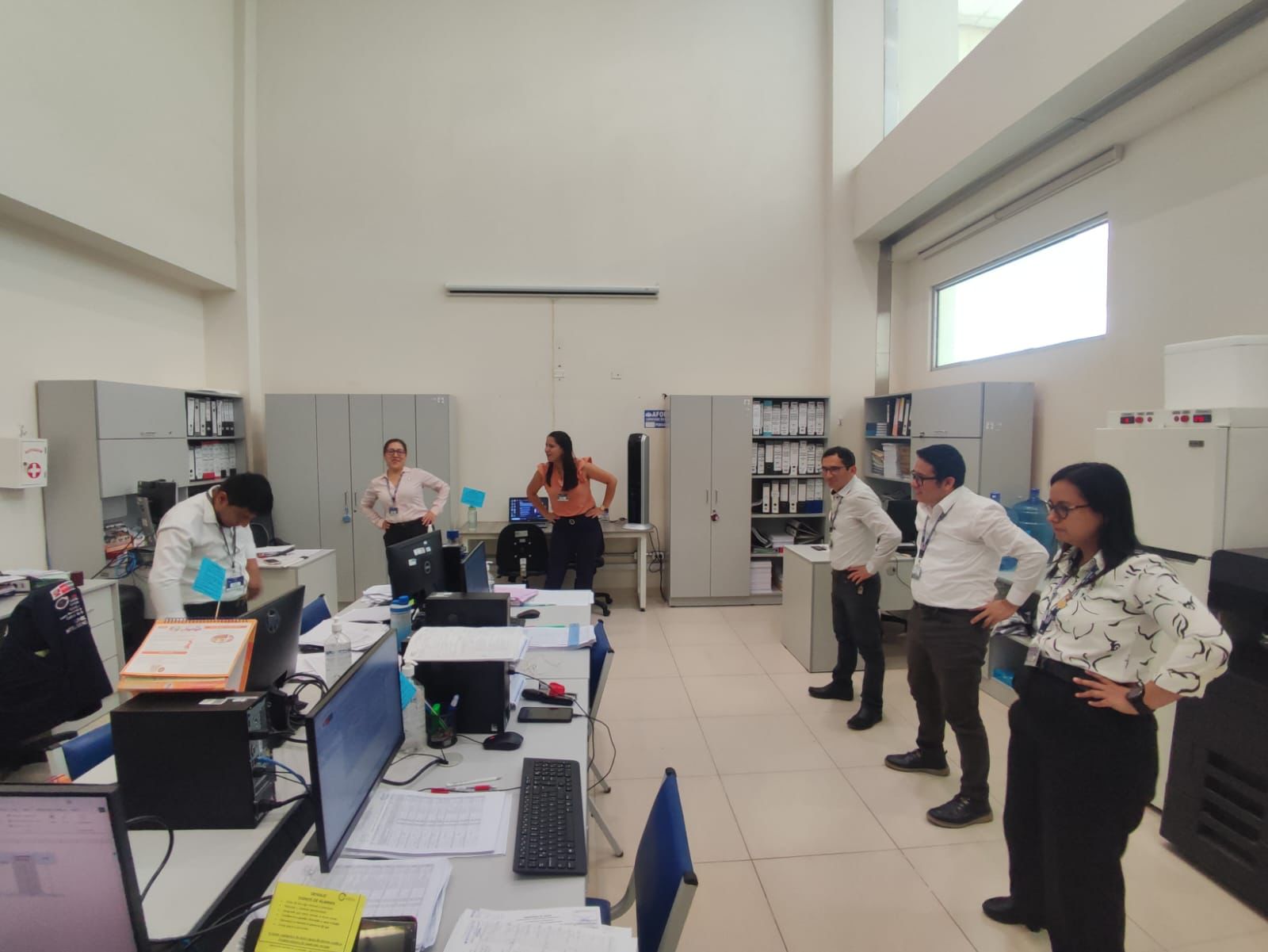 Médico Ocupacional realiza pausas activas al personal administrativo del Hospital General de Jaén.
