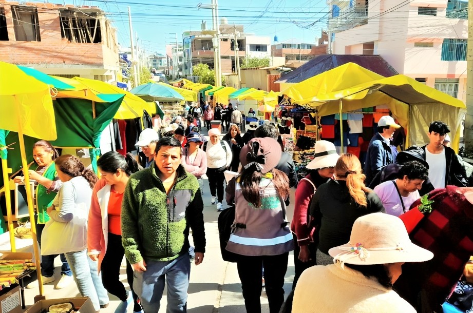 Municipalidad de El Tambo reempadrona y fiscaliza a comerciantes de la Feria Grau