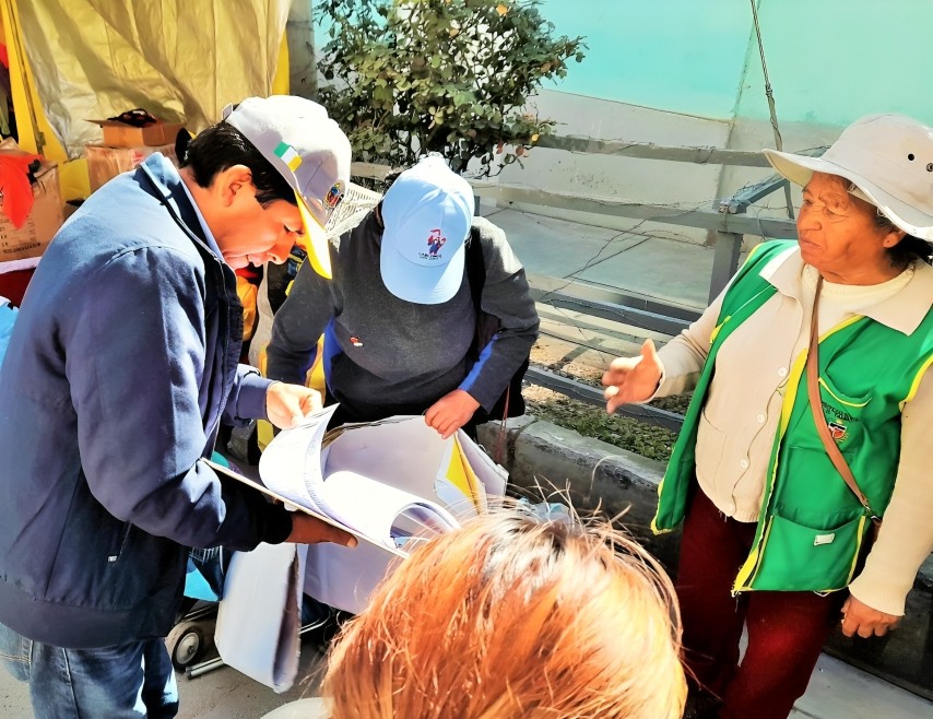 Municipalidad de El Tambo reempadrona y fiscaliza a comerciantes de la Feria Grau