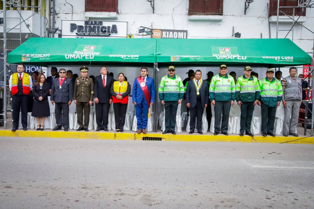 Alcalde de El Tambo participa en juramentación de juntas vecinales por la seguridad ciudadana