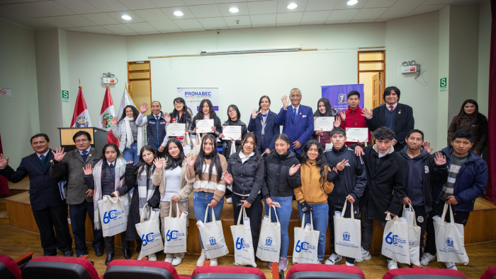 Ganadores de Beca 18-2025 de la región Pasco fueron reconocidos en una ceremonia de bienvenida