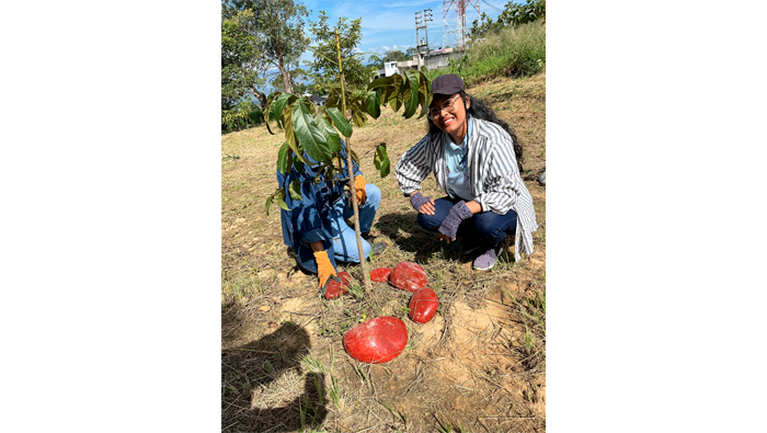Acondicionamiento del lugar para la gran cruzada verde por el DΓa de la Tierra.
