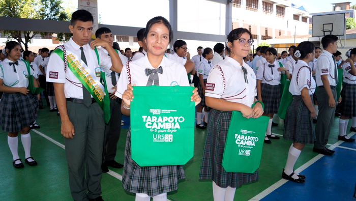 Juramentan promotores escolares de la I.E Tarapoto.