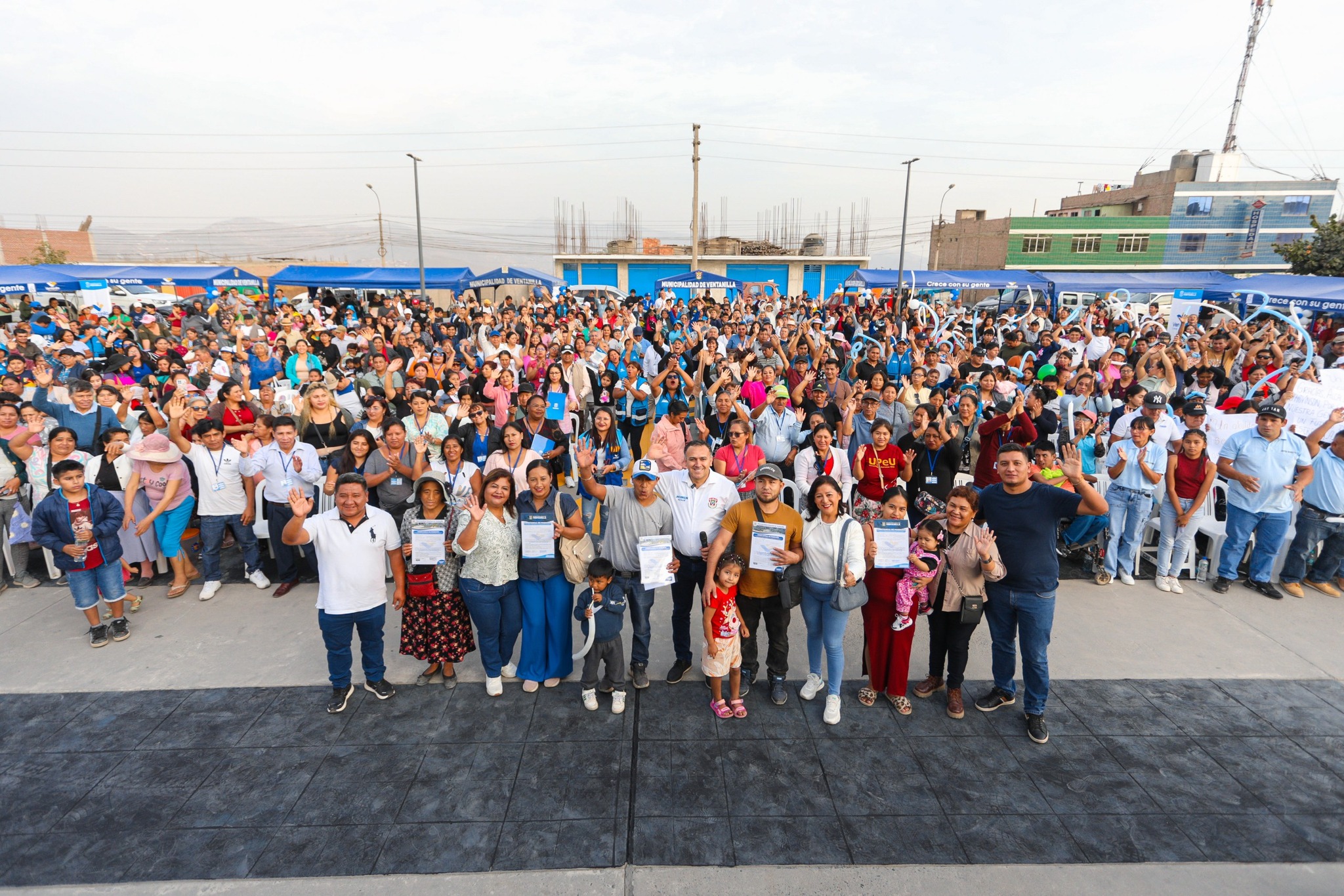 Acercamos los servicios a la comunidad con el programa 3 en 1: entrega de constancias, planos y juramentación de nuevas Juntas Directivas. 🏘️📄🤝