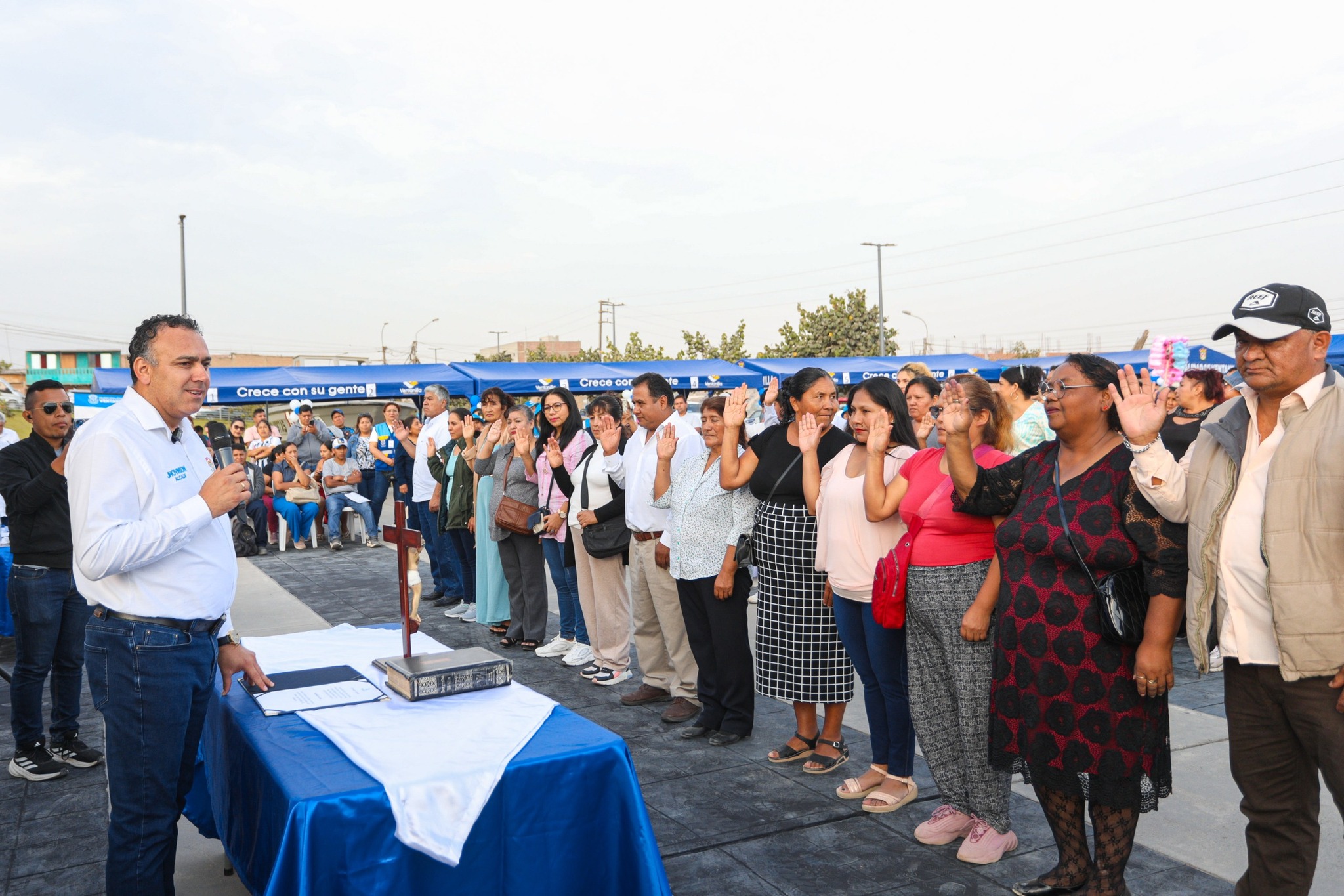 Acercamos los servicios a la comunidad con el programa 3 en 1: entrega de constancias, planos y juramentación de nuevas Juntas Directivas. 🏘️📄🤝