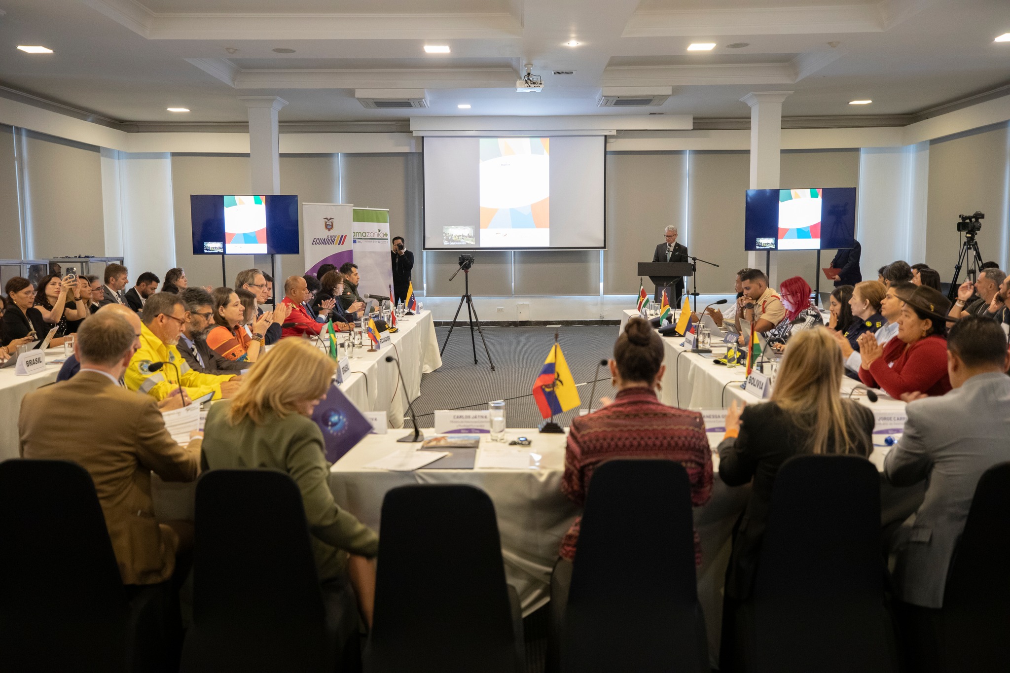 Archivo JPGE del OSINFOR presenta herramienta intercultural para prevenir incendios forestales ante ocho países de la Red Amazónica