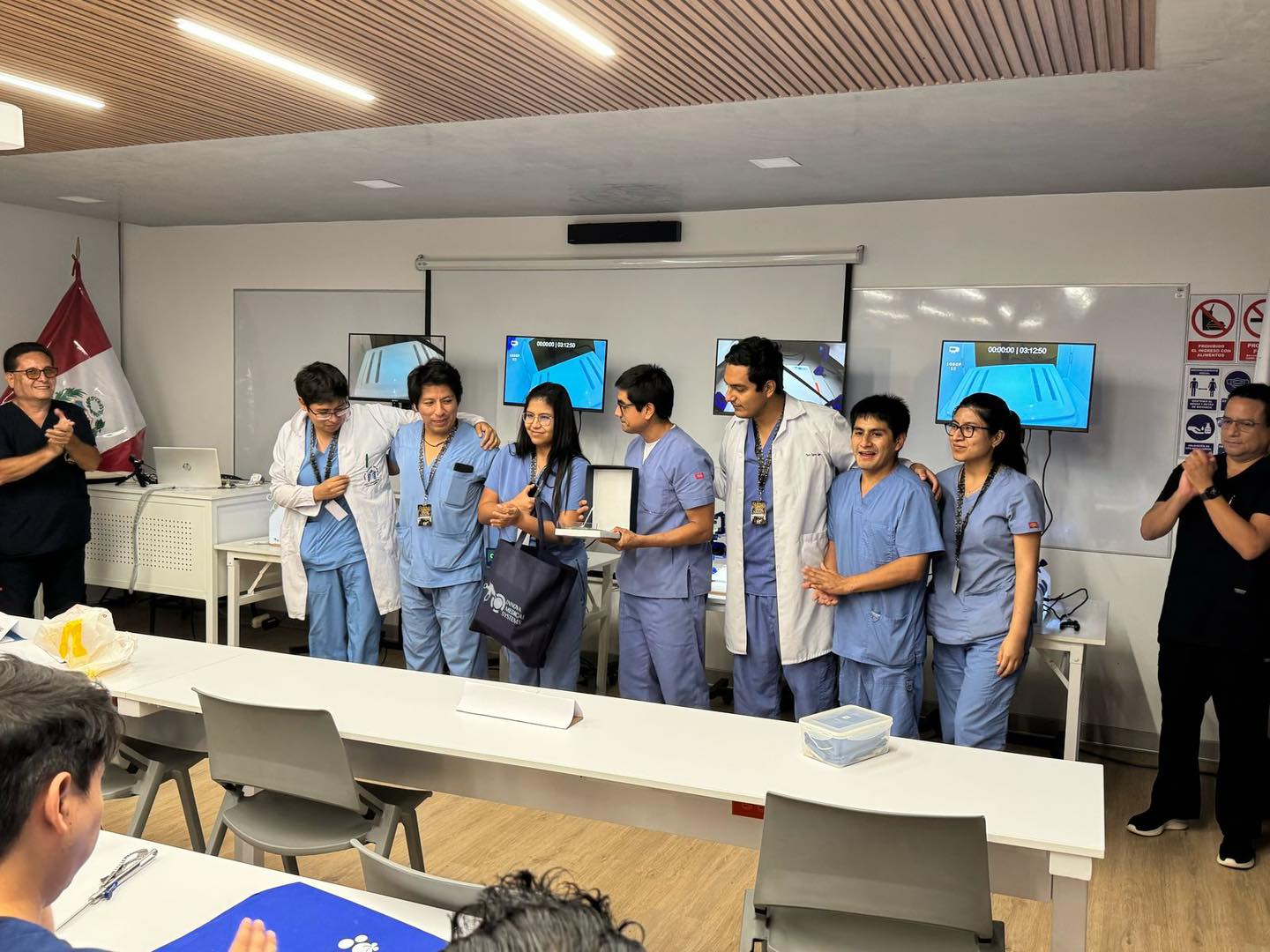 Residentes del Hospital Nacional Dos de Mayo obtienen primer puesto en competencia interhospitalaria de cirugía general