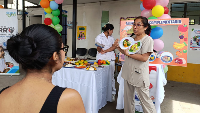 Sesiones demostrativas en San Juan de Miraflores fortalecen la nutrición de más de 100 madres