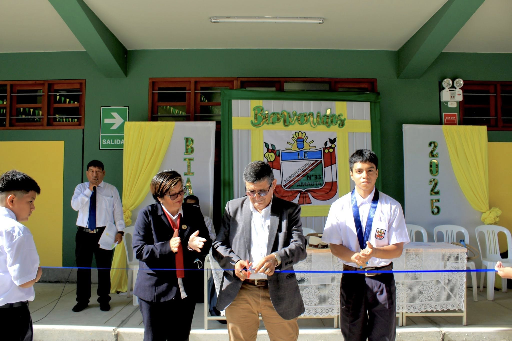 Director de UGEL Chulucanas y directora del colegio Agropecuario, inauguran las nuevas instalaciones 