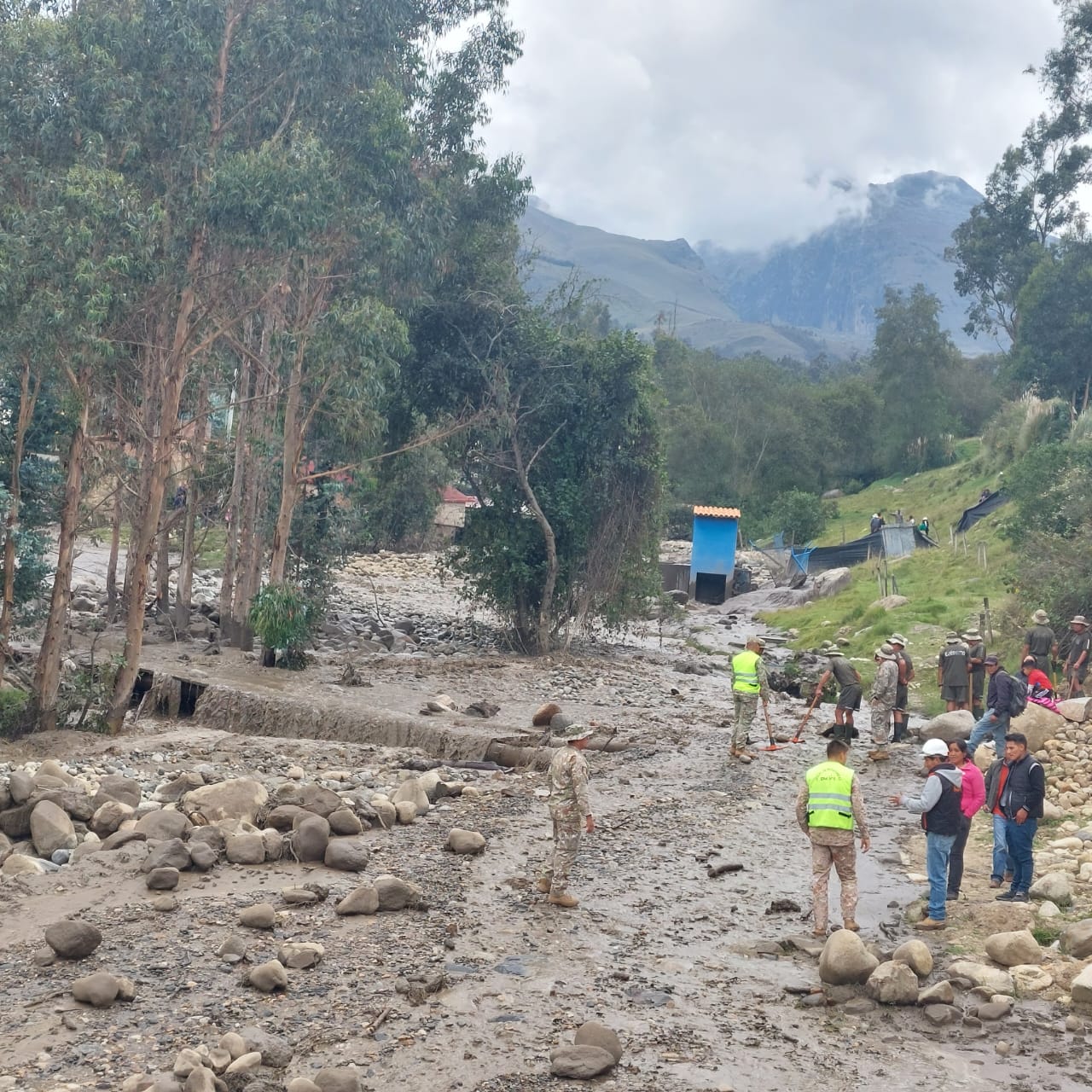 En coordinación con autoridades locales y regionales, las Fuerzas Armadas brindaron apoyo para socorrer a los damnificados.