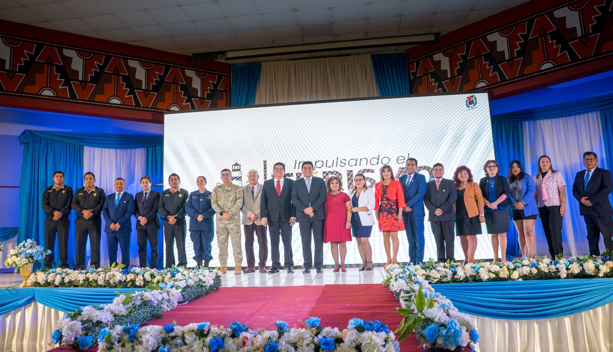  La noche de ayer también se vistió de gala para la presentación de las 12 candidatas al certamen de Belleza “Señorita Ilo 2025”
