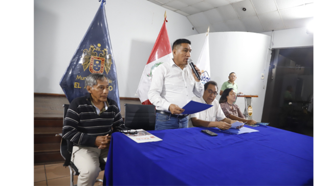 Durante el encuentro, se conformó oficialmente la junta del comité y el Gerente Municipal, Sr. Peña, tuvo a su cargo la juramentación de sus miembros.
Seguimos fortaleciendo la participación vecinal y el trabajo articulado para lograr un distrito más ordenado, limpio y seguro. 