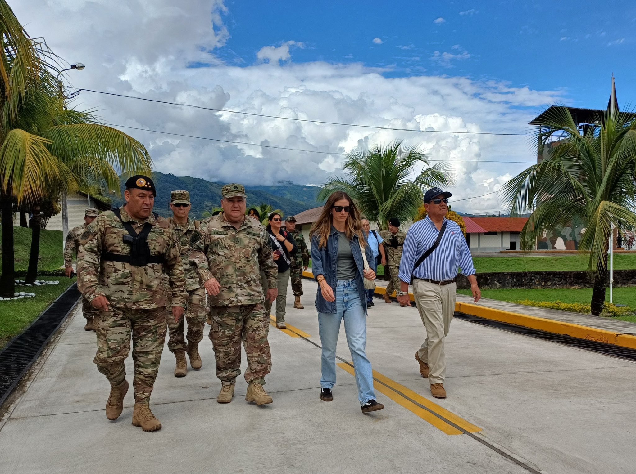 Fuerzas demuestran sus capacidades operativas ante autoridades del Congreso en el Fuerte Pichari