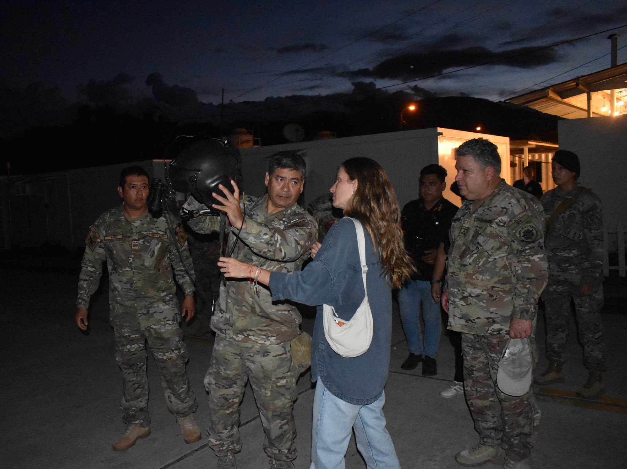 Fuerzas demuestran sus capacidades operativas ante autoridades del Congreso en el Fuerte Pichari