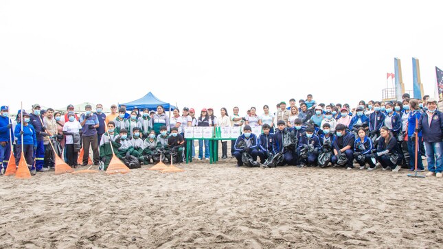 Campaña de limpieza de playa en Chacra y Mar