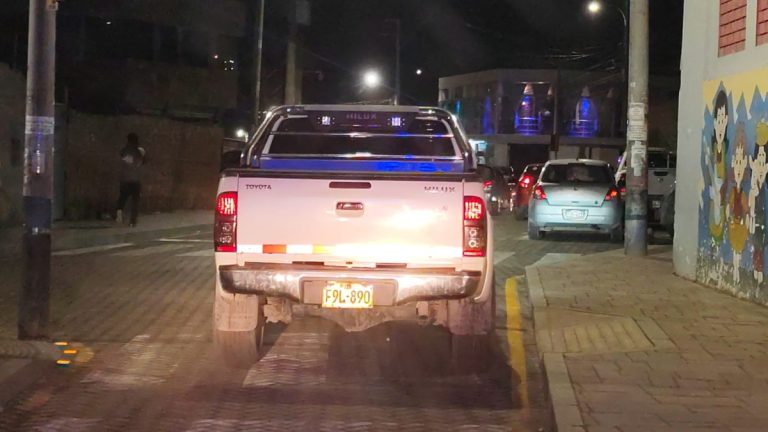 Durante un patrullaje motorizado realizado el 13 de febrero a las 21:40 horas, el personal de serenazgo de la Municipalidad Provincial de Mariscal Nieto detectó una camioneta sospechosa con placa F9L-890 en el parque del Maestro.