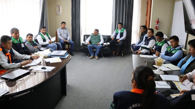 Con el liderazgo del alcalde provincial Jhon Larry se lleva a cabo reunión del Grupo de Trabajo de Defensa Civil de la Municipalidad Provincial Mariscal Nieto, para tratar problemática que enfrentan distritos andinos de nuestra provincia como consecuencia de las persistentes precipitaciones pluviales.