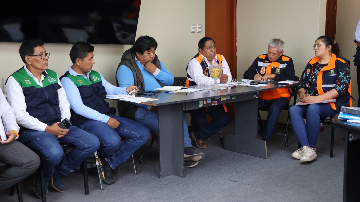 Con el liderazgo del alcalde provincial Jhon Larry se lleva a cabo reunión del Grupo de Trabajo de Defensa Civil de la Municipalidad Provincial Mariscal Nieto, para tratar problemática que enfrentan distritos andinos de nuestra provincia como consecuencia de las persistentes precipitaciones pluviales.