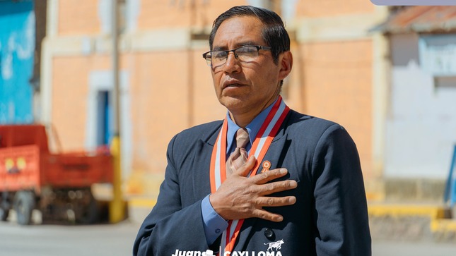 Nuestro Distrito De Caylloma Conmemora El 152° Aniversario De La Dirección General De Gobierno Interior Con Solemne Ceremonia De Izamiento