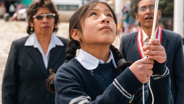 Juramentación E Imposición De Bandas A La Policía Escolar Y Brigadas De La I.E. Santa Rosa De Lima De Caylloma