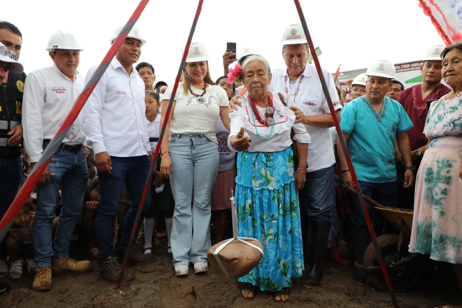 “Como Gobierno Regional de San Martín, mantenemos de forma permanente reuniones de coordinación con el Gobierno Central, a través del MEF, con el objetivo de impulsar más obras en beneficio de nuestra población”, precisó Pérez Rojas.