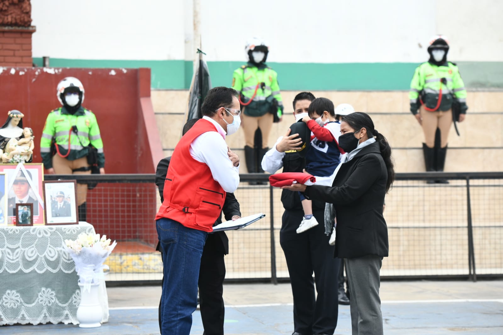 Gastón Rodríguez despidió con honores a suboficial fallecida por Covid-19.