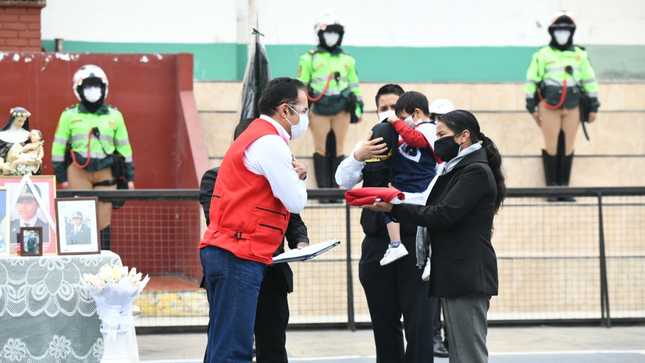 Gastón Rodríguez despidió con honores a suboficial fallecida por Covid-19.