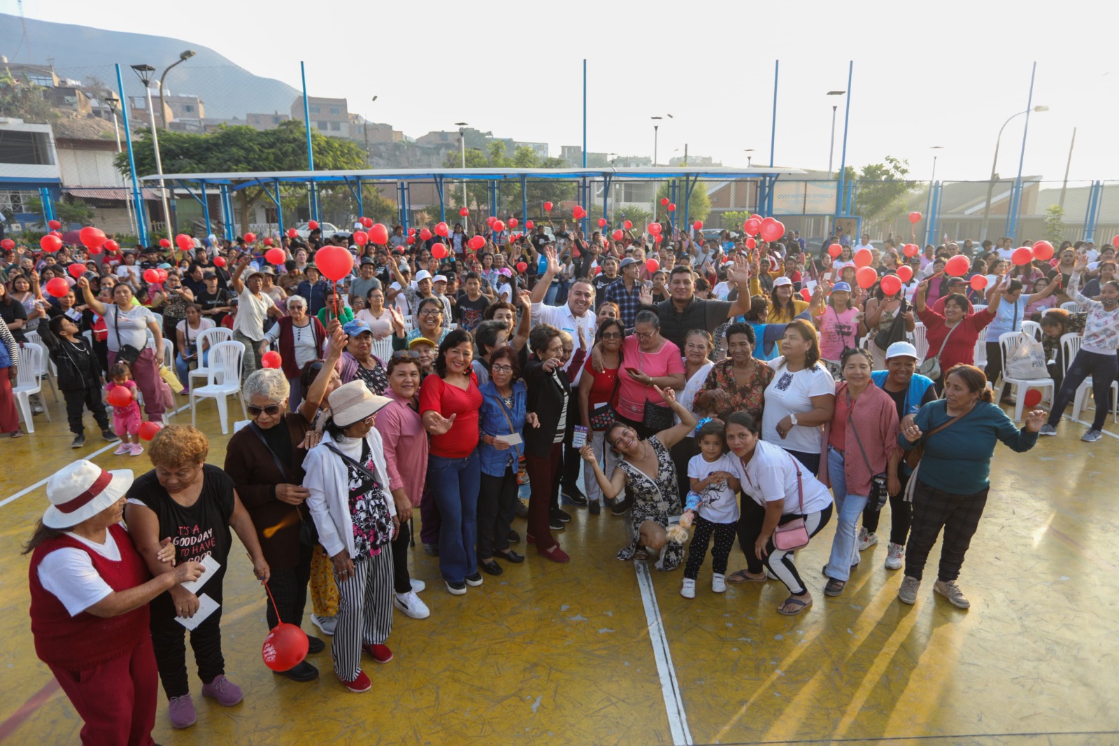 Seguimos rindiendo homenaje a todas las madres del distrito con emotivas celebraciones en diversos sectores, llevando reconocimiento a quienes nos inspiran cada día. 💐👩👧👦💖