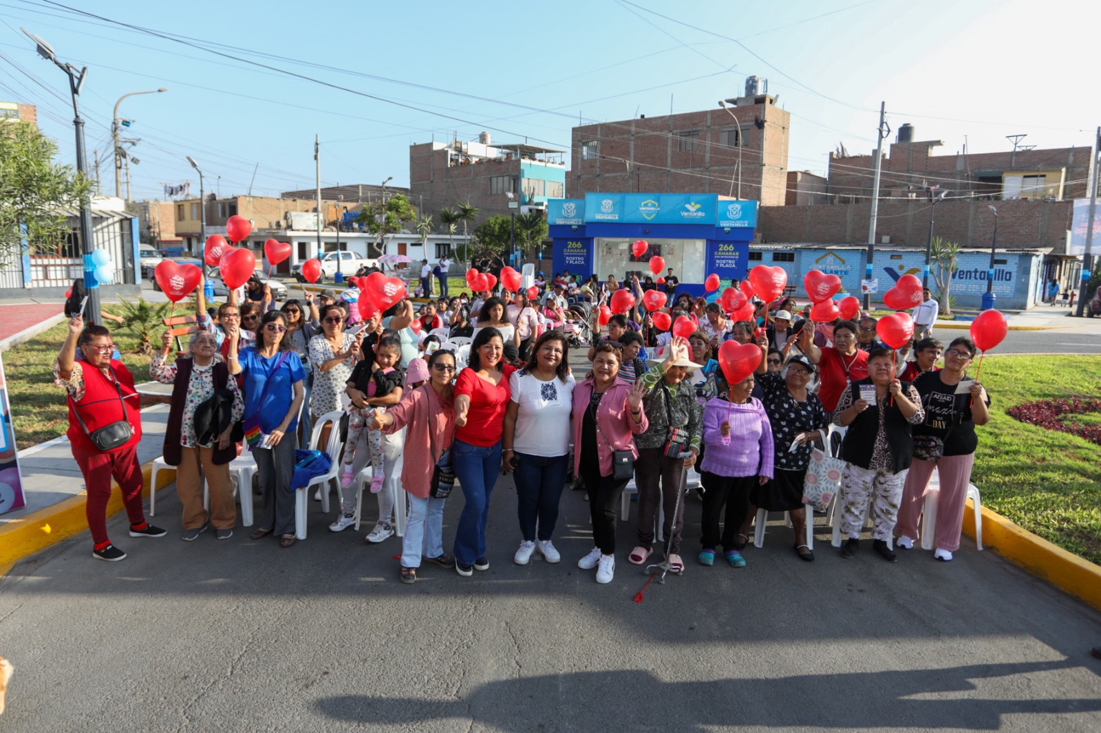 Seguimos rindiendo homenaje a todas las madres del distrito con emotivas celebraciones en diversos sectores, llevando reconocimiento a quienes nos inspiran cada día. 💐👩👧👦💖