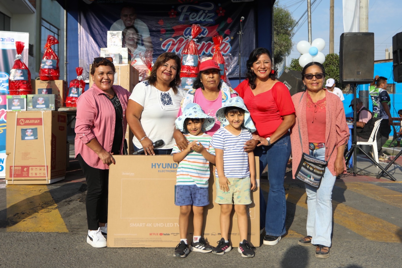 Seguimos rindiendo homenaje a todas las madres del distrito con emotivas celebraciones en diversos sectores, llevando reconocimiento a quienes nos inspiran cada día. 💐👩👧👦💖