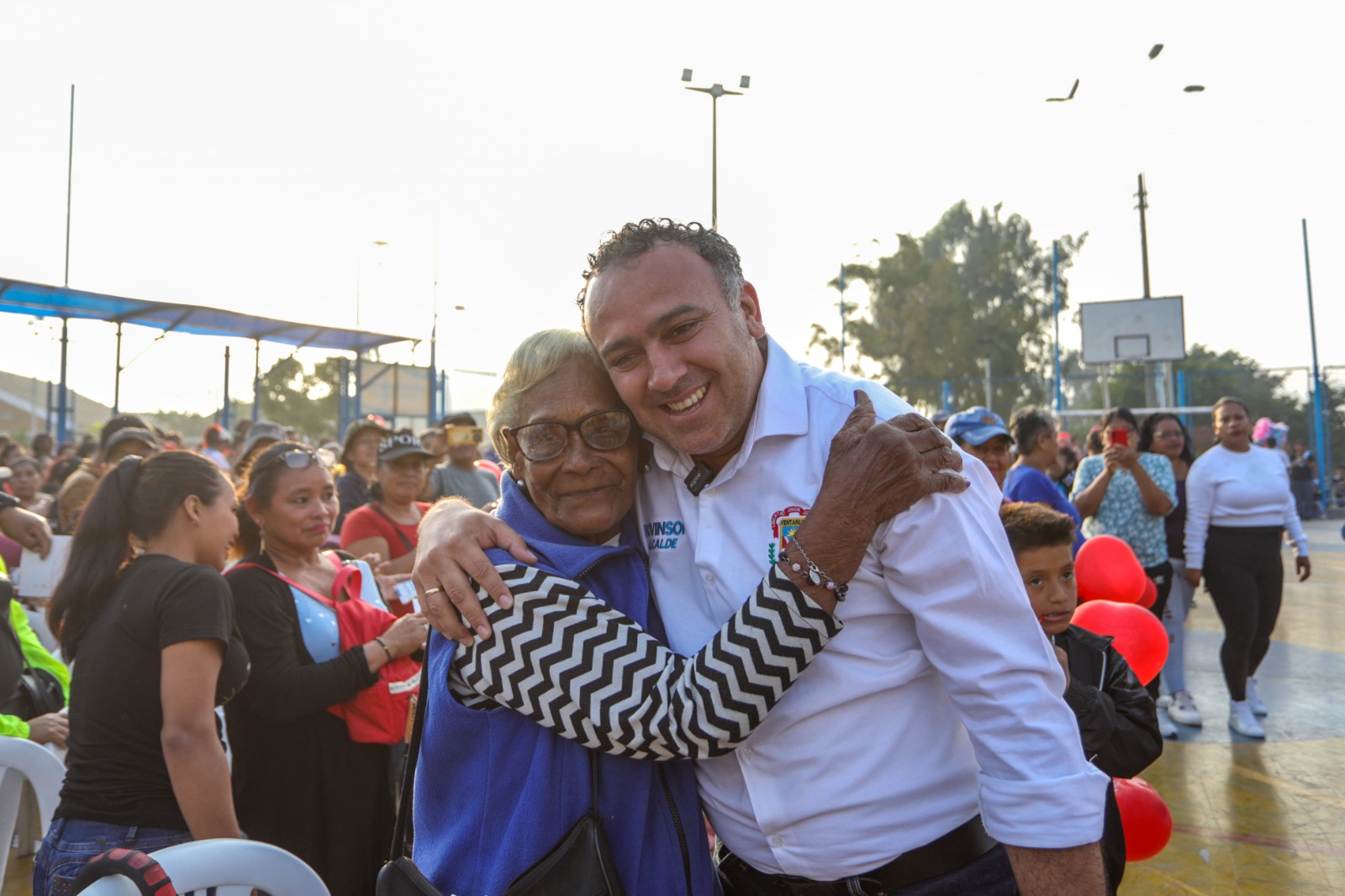 Seguimos rindiendo homenaje a todas las madres del distrito con emotivas celebraciones en diversos sectores, llevando reconocimiento a quienes nos inspiran cada día. 💐👩👧👦💖