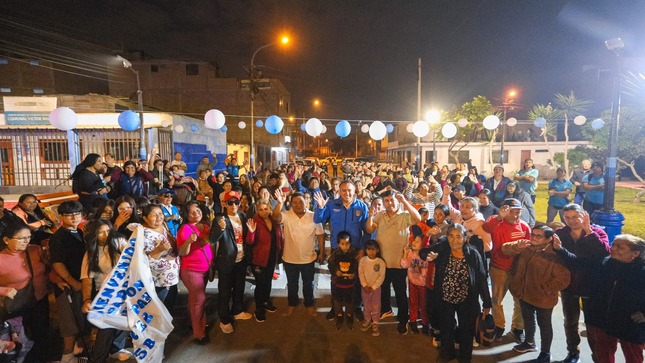 El Parque y Óvalo del A.H. Víctor Raúl se suma a los más de 80 parques renovados, ofreciendo un espacio más seguro y recreativo para las familias 🌳🎡💡.
