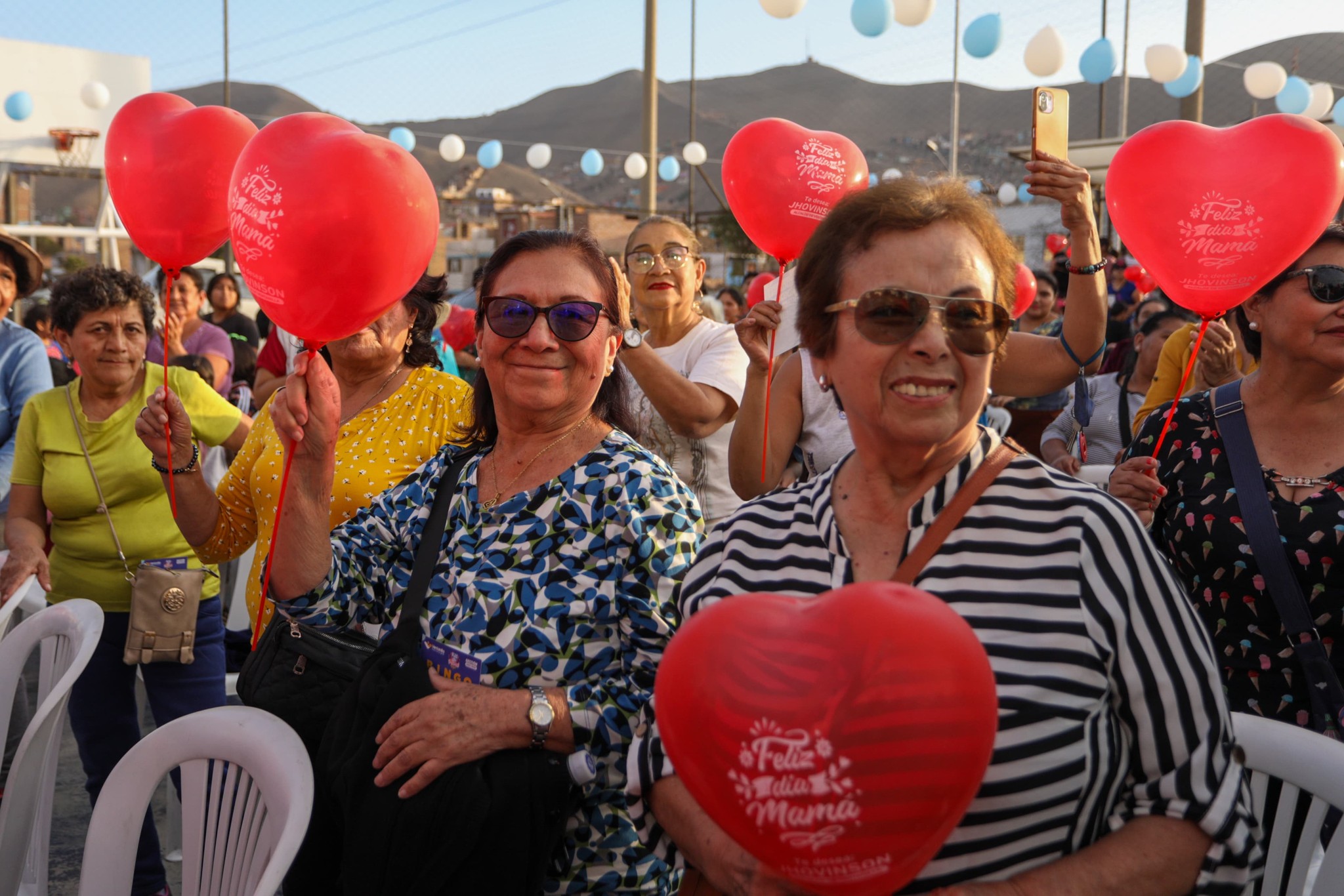Rendimos homenaje a las madres de Ventanilla con eventos en varios sectores, llevando alegría y reconocimiento a nuestras mamitas 💐❤️.