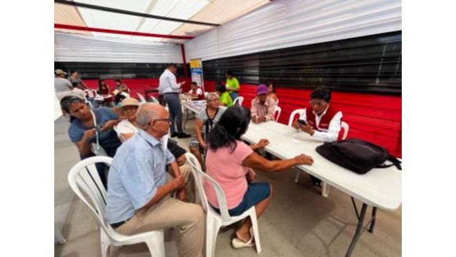 Adultos mayores llegaron a atenderse en programa Pensión 65.