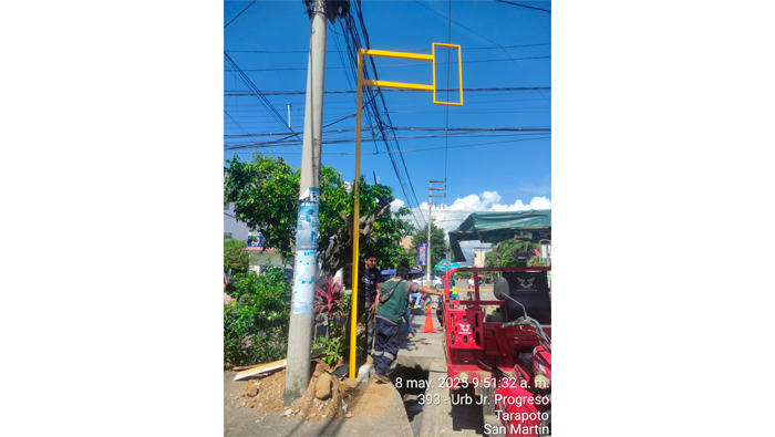InstalaciΓ³n de estructuras metΓ‘licas para semΓ‘foros.