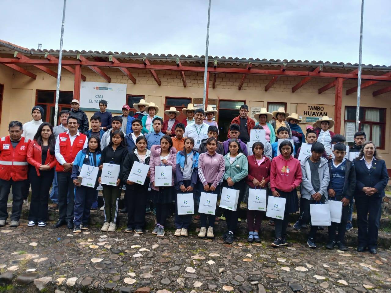 Son 43 estudiantes que iniciarán la formación técnica en electricidad.
