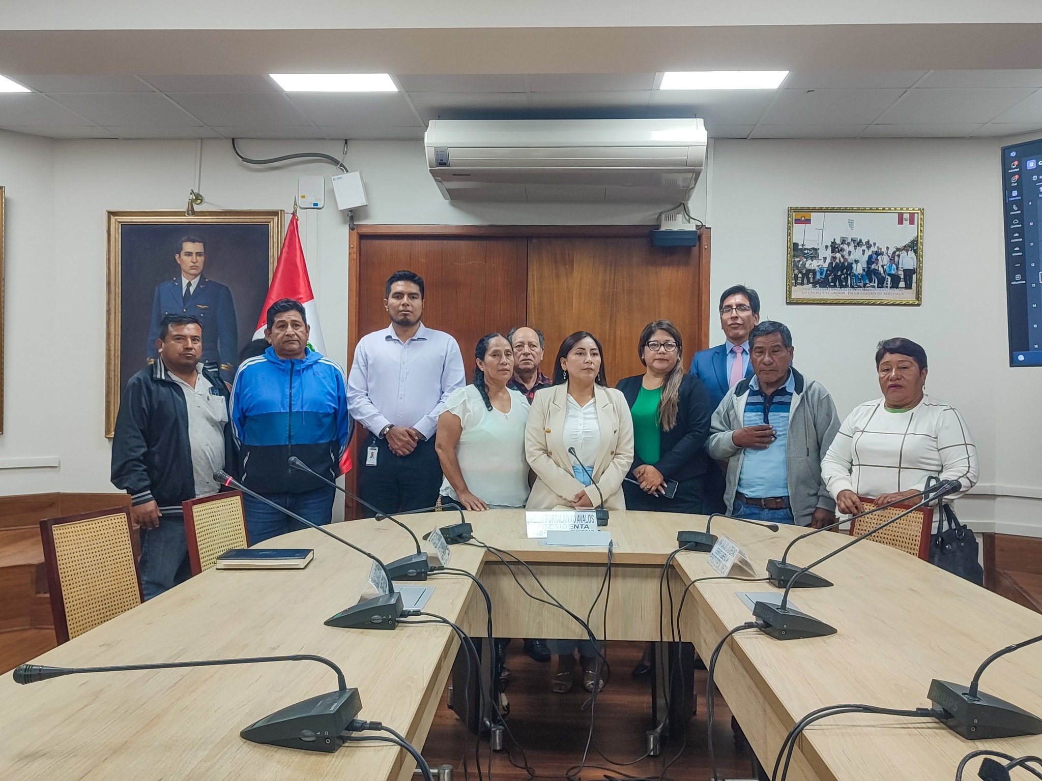 fotografía conjunta al termino de la reunión