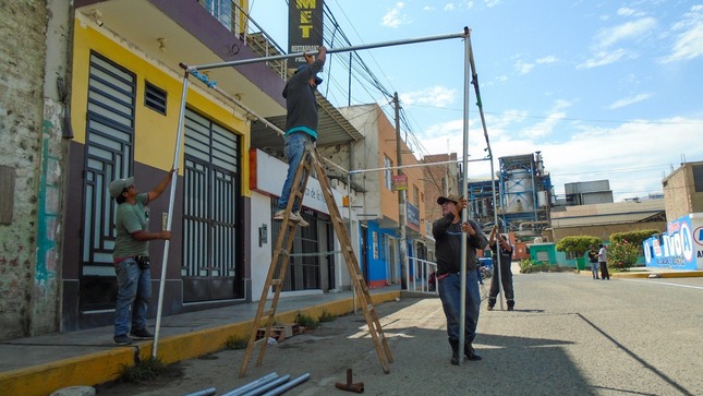 personal armando la estructura 
