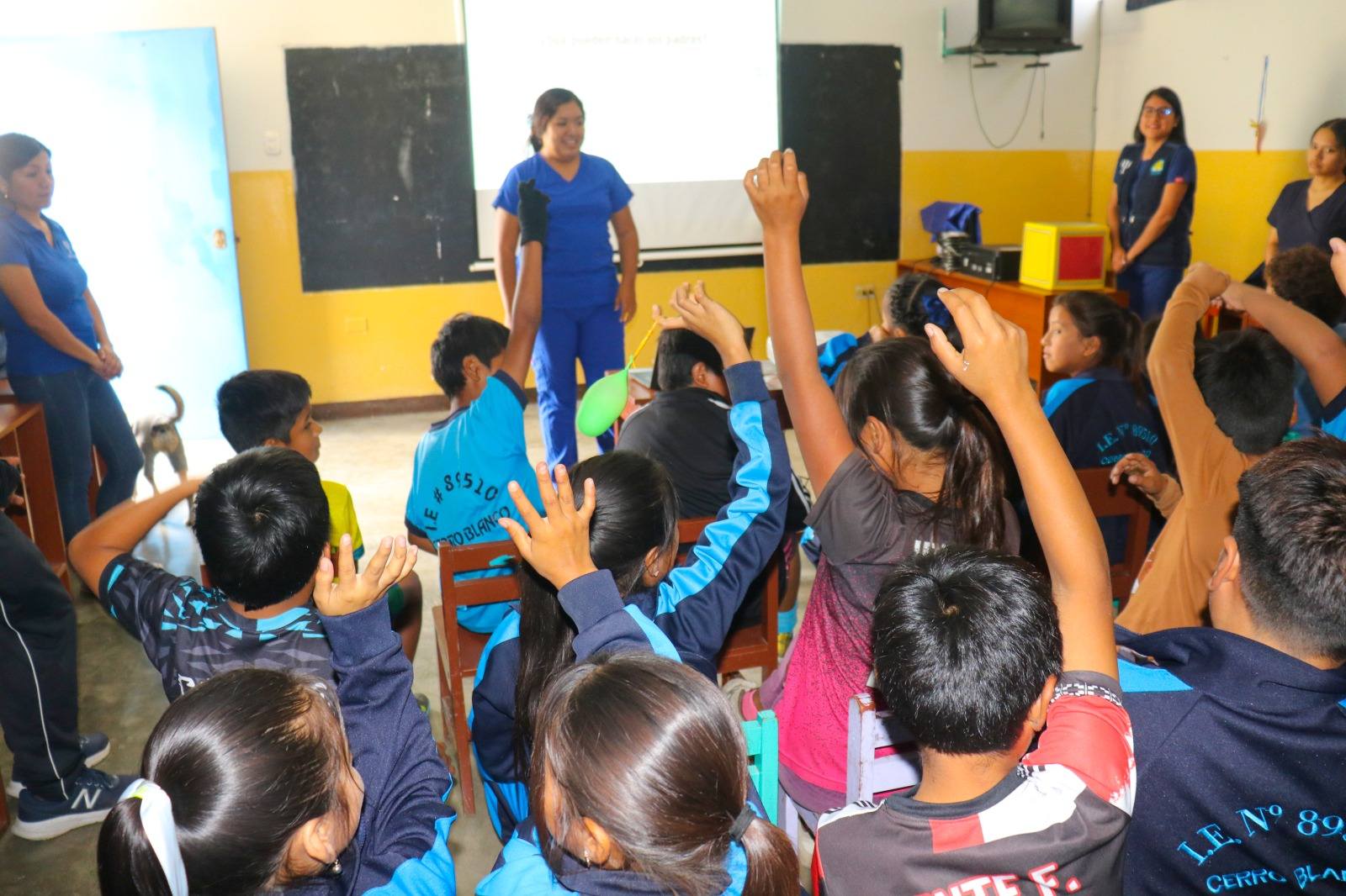 psicólogas con los niños