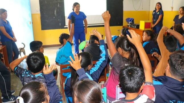 psicólogas con los niños 