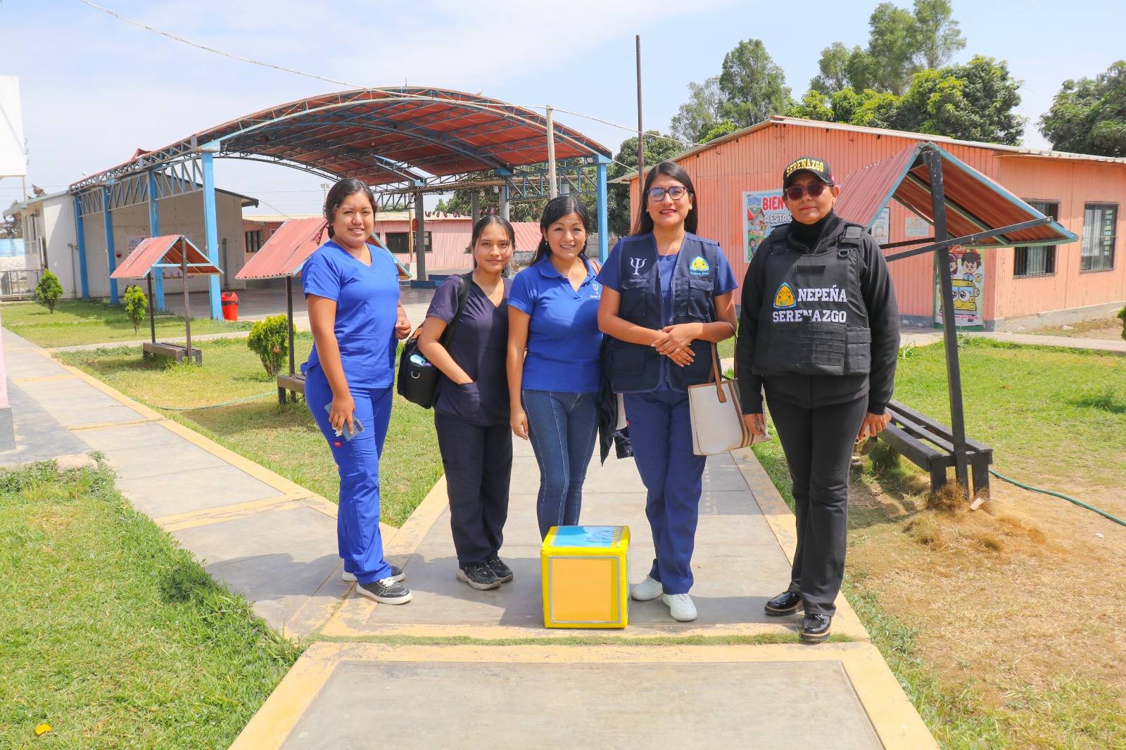 personal de psicología en el colegio de cerro blanco