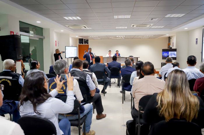 El ingeniero Pablo Sosa Sócola jefe de Informática tuvo a cargo la exposición sobre la nueva versión del aplicativo "Botón de Pánico"