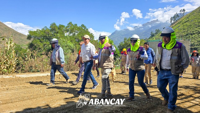 👷‍♂️🚧 Alcalde De Abancay Supervisa Importante Obra Vial En Aymas Que Transformará La Conectividad En Sectores Estratégicos De La Ciudad. 