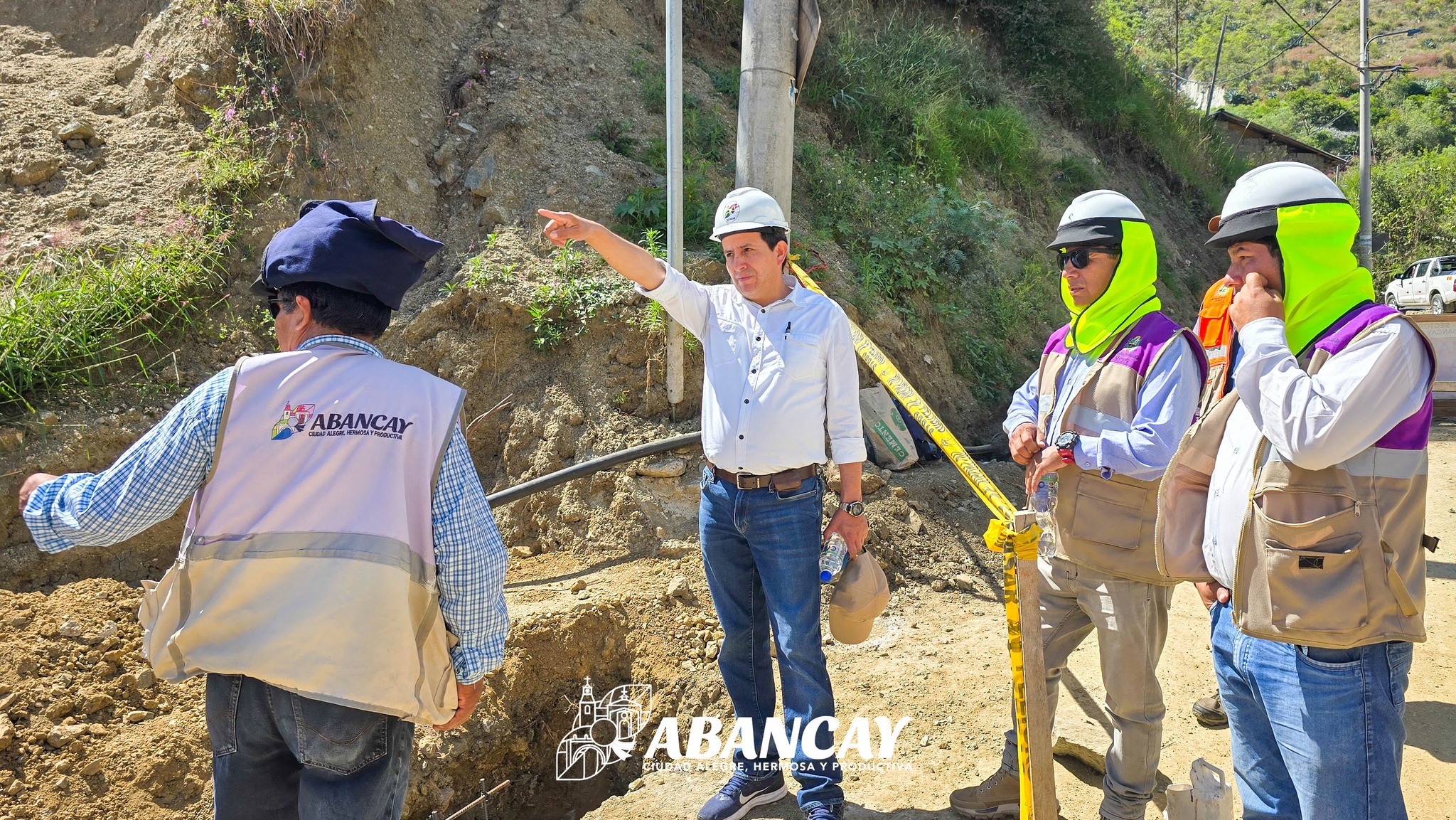 👷♂️🚧 Alcalde De Abancay Supervisa Importante Obra Vial En Aymas Que Transformará La Conectividad En Sectores Estratégicos De La Ciudad.