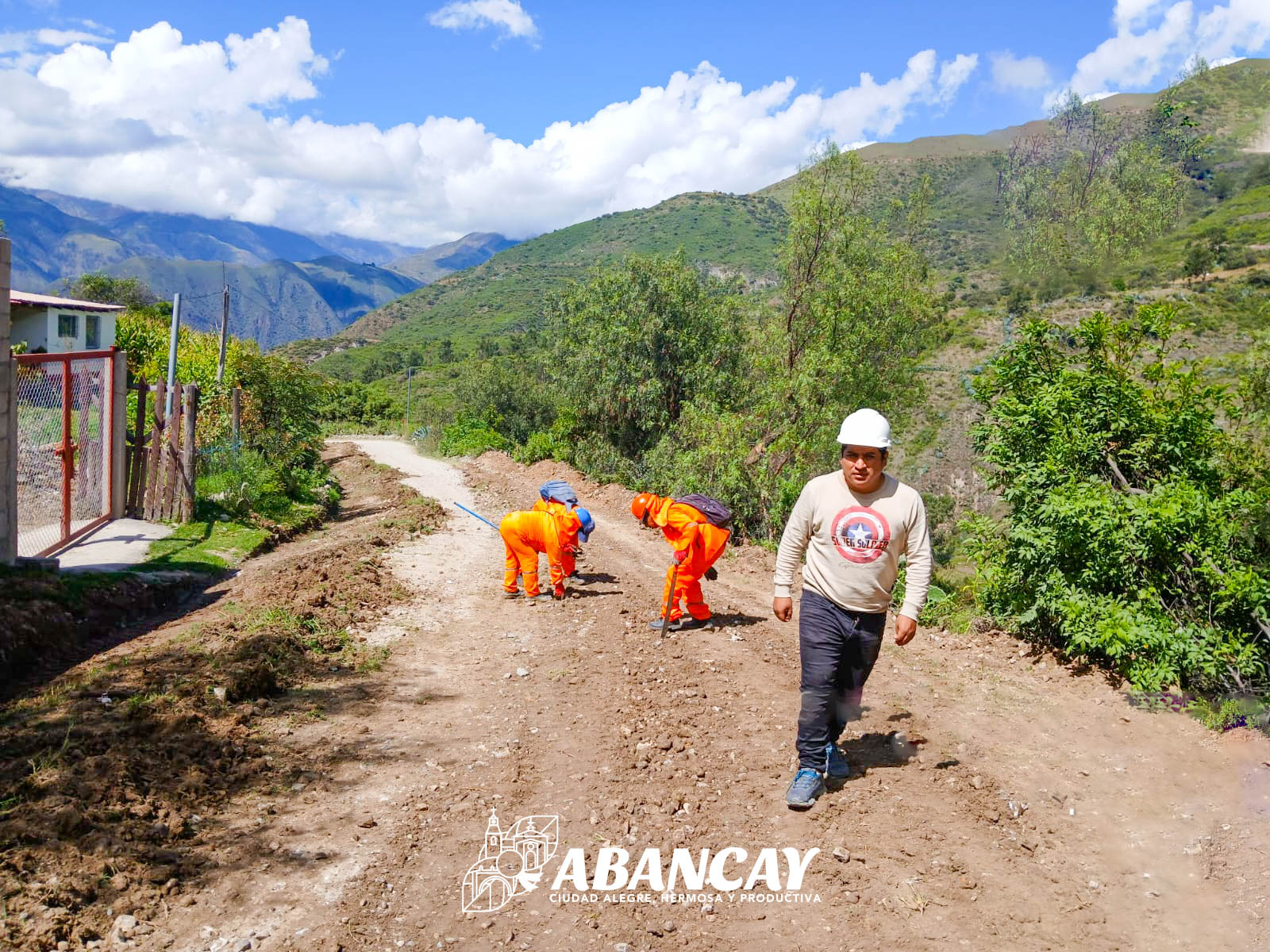 🚜 👷♂️¡Caminos Que Unen! Mpa Ejecuta Trabajos En 7.9 Kilómetros De Vías Rurales Entre Casinchihua, Mishca Y Pichirhua. 🚧🌄