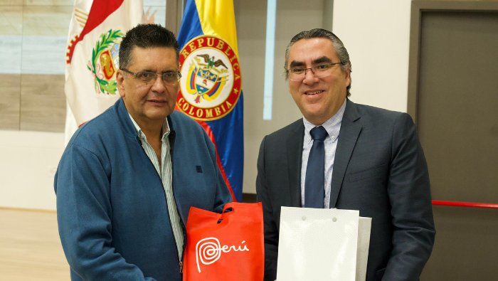 Organizan clase magistral en Bogotá con artesana peruana Magaly Luzalde